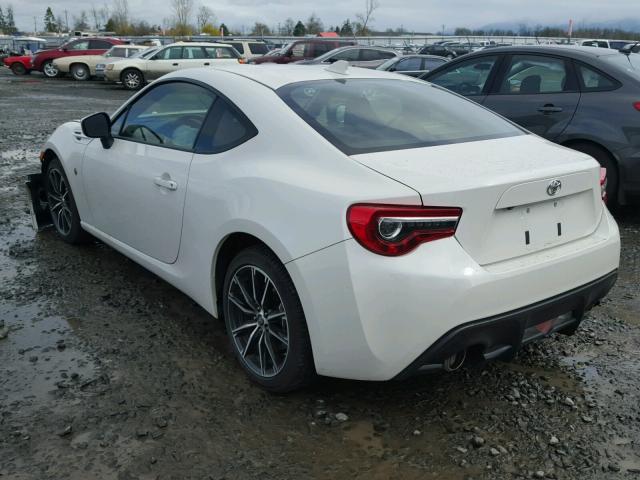 JF1ZNAA11H8703941 - 2017 TOYOTA 86 BASE WHITE photo 3