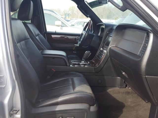 5LMJJ2HT6FEJ14875 - 2015 LINCOLN NAVIGATOR SILVER photo 5