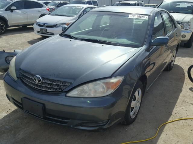 JTDBE32K830146936 - 2003 TOYOTA CAMRY LE GRAY photo 2