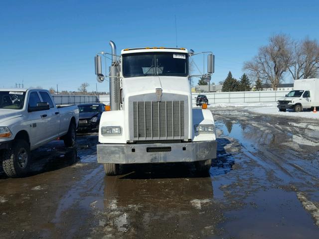 1XKDD09XXXR830761 - 1999 KENWORTH CONSTRUCTI WHITE photo 9