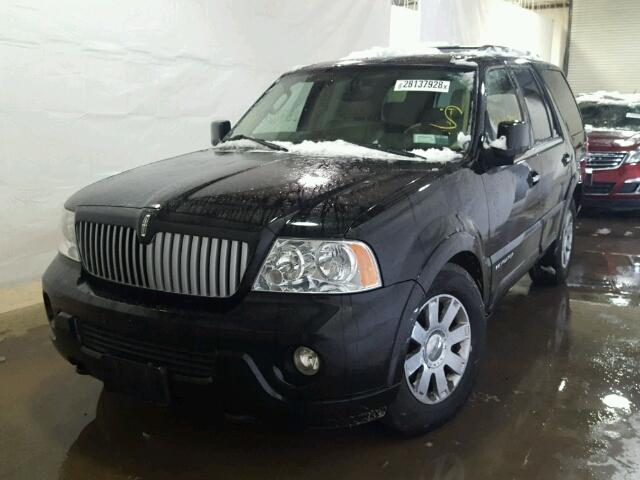 5LMFU28R94LJ20566 - 2004 LINCOLN NAVIGATOR BLACK photo 2