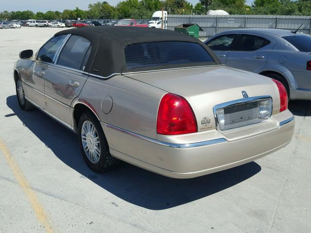 1LNHM81V56Y617724 - 2006 LINCOLN TOWN CAR S BEIGE photo 3