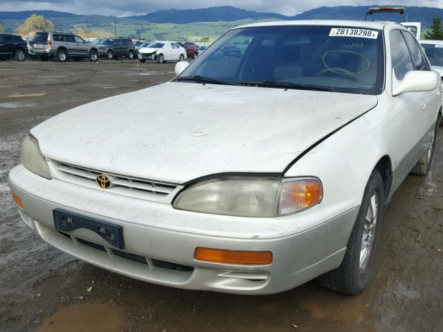 JT2BF12K3T0148779 - 1996 TOYOTA CAMRY LE WHITE photo 2