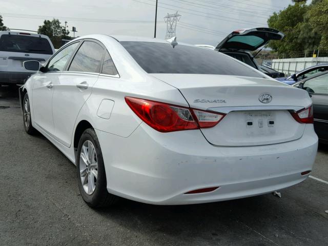 5NPEB4AC6DH757719 - 2013 HYUNDAI SONATA GLS WHITE photo 3