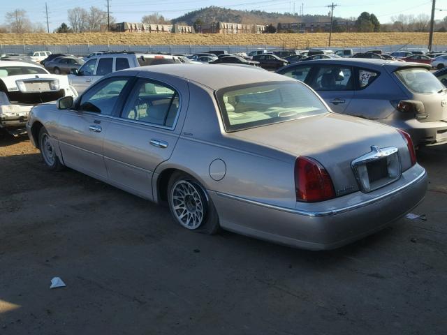 1LNHM82W41Y647331 - 2001 LINCOLN TOWN CAR S BEIGE photo 3