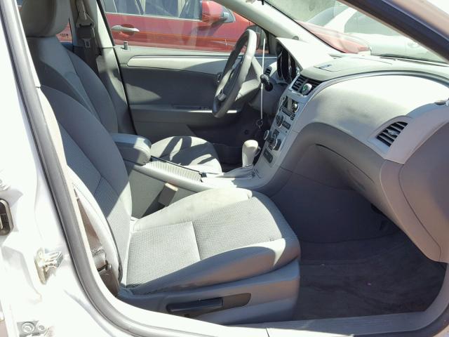 1G1ZB5E03CF188059 - 2012 CHEVROLET MALIBU LS თეთრი ფოტო 5