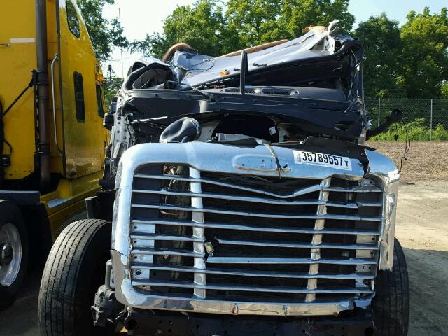 3AKJGLD58GSHV8152 - 2016 FREIGHTLINER CASCADIA 1 GRAY photo 9