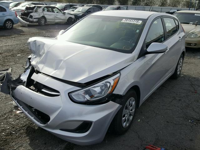 KMHCT5AE7HU325885 - 2017 HYUNDAI ACCENT SE GRAY photo 2