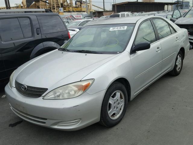 4T1BF32K32U505562 - 2002 TOYOTA CAMRY LE SILVER photo 2