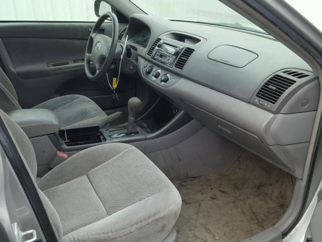 4T1BF32K32U505562 - 2002 TOYOTA CAMRY LE SILVER photo 5