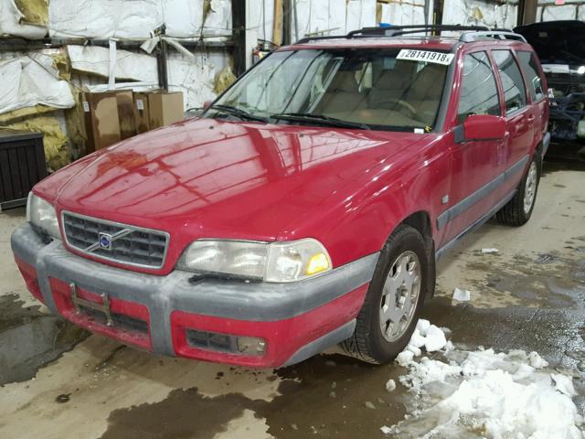 YV1LZ56D9Y2672336 - 2000 VOLVO V70 XC RED photo 2