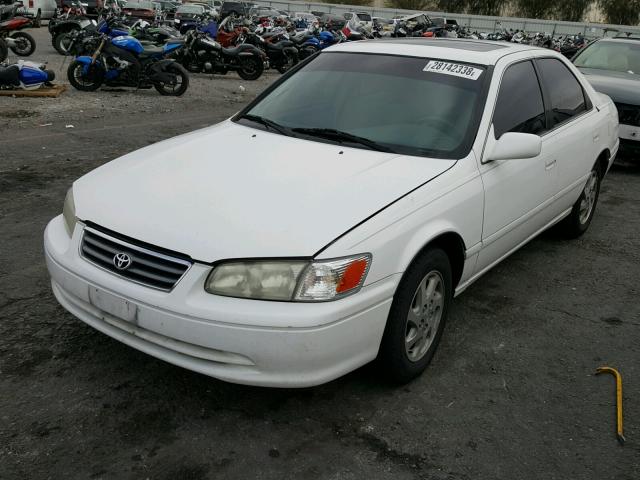 JT2BG28K5Y0412165 - 2000 TOYOTA CAMRY LE WHITE photo 2