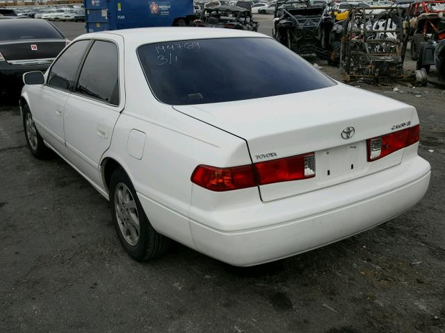 JT2BG28K5Y0412165 - 2000 TOYOTA CAMRY LE WHITE photo 3