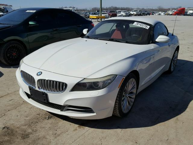 WBALM73589E351124 - 2009 BMW Z4 SDRIVE3 WHITE photo 2