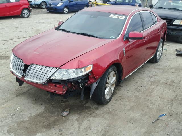 1LNHL9DR3AG609742 - 2010 LINCOLN MKS RED photo 2