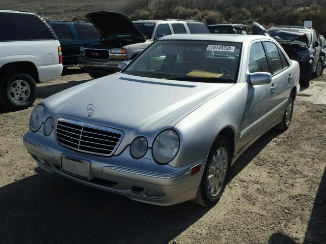 WDBJF82J81X055536 - 2001 MERCEDES-BENZ E 320 4MAT SILVER photo 2