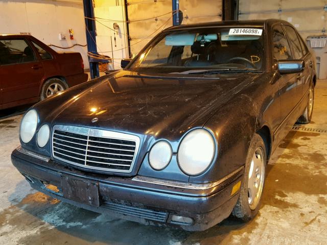 WDBJF72F0VA205735 - 1997 MERCEDES-BENZ E 420 BLACK photo 2