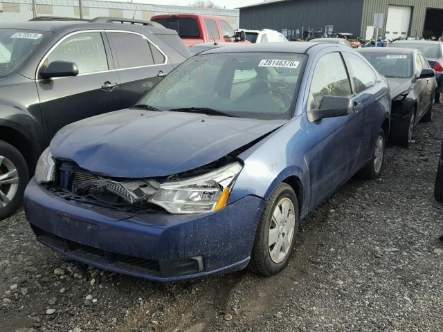 1FAHP32N48W148563 - 2008 FORD FOCUS S/SE RED photo 2