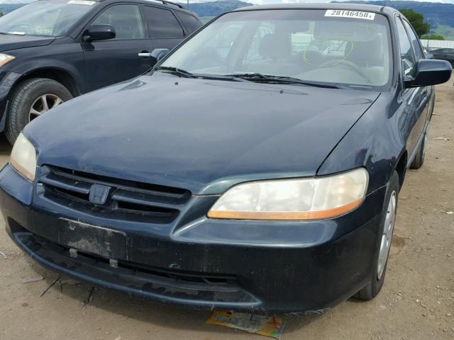 3HGCG6651YG701847 - 2000 HONDA ACCORD LX GREEN photo 2