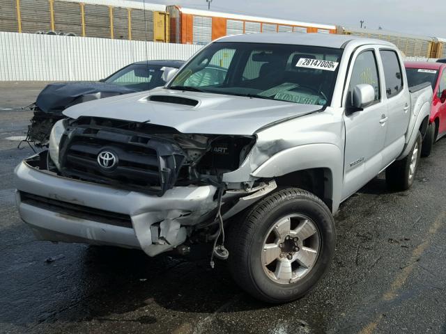 3TMJU62N58M067416 - 2008 TOYOTA TACOMA DOU SILVER photo 2