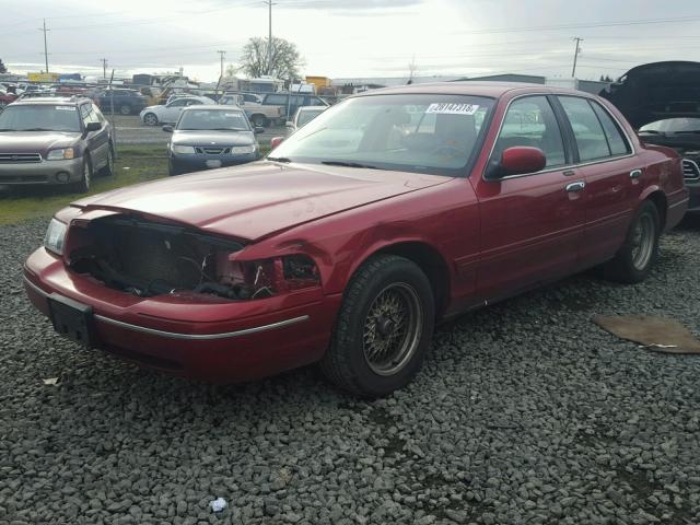 2FAFP74W5YX100997 - 2000 FORD CROWN VICT RED photo 2