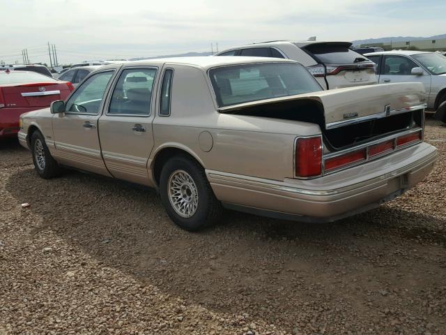 1LNLM81W1VY618712 - 1998 LINCOLN TOWN CAR GOLD photo 3