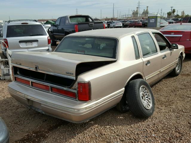 1LNLM81W1VY618712 - 1998 LINCOLN TOWN CAR GOLD photo 4