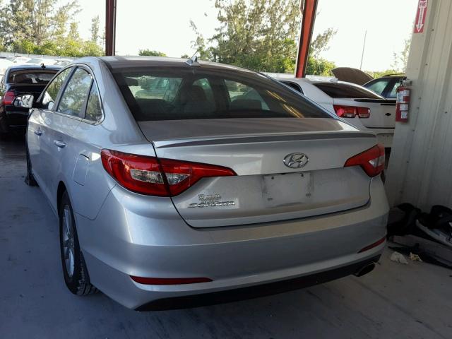 5NPE24AF4GH308845 - 2016 HYUNDAI SONATA SE SILVER photo 3