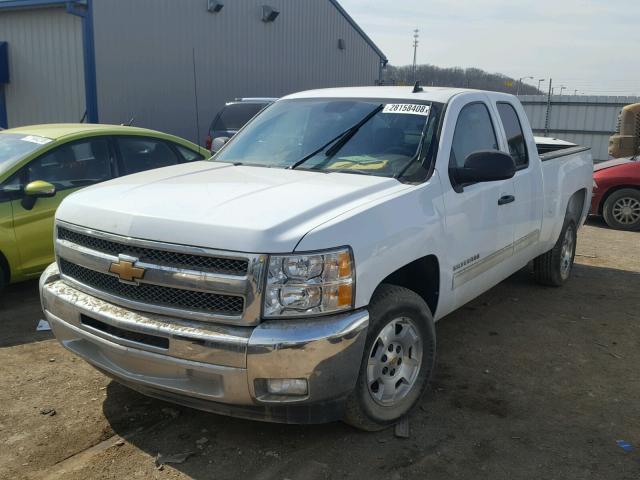 1GCRCSE08CZ116596 - 2012 CHEVROLET SILVERADO WHITE photo 2