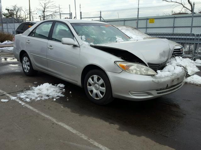 4T1BE32K04U847332 - 2004 TOYOTA CAMRY LE SILVER photo 1