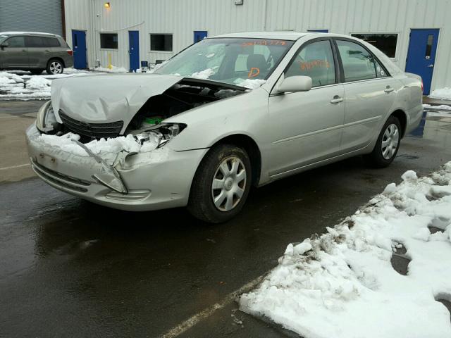 4T1BE32K04U847332 - 2004 TOYOTA CAMRY LE SILVER photo 2