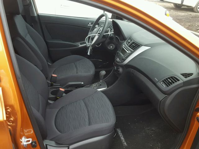 KMHCT5AE2HU321498 - 2017 HYUNDAI ACCENT SE ORANGE photo 5