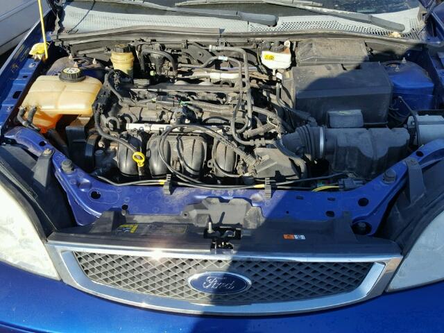 3FAFP37N45R158704 - 2005 FORD FOCUS ZX5 BLUE photo 7