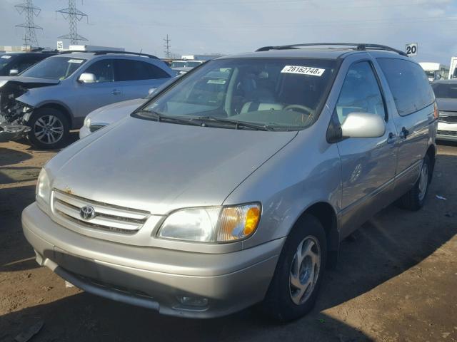 4T3ZF13C42U451092 - 2002 TOYOTA SIENNA LE SILVER photo 2