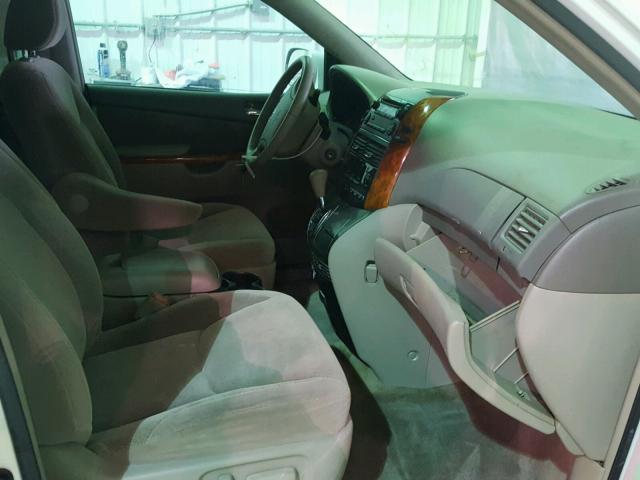 5TDZK22C87S096696 - 2007 TOYOTA SIENNA XLE WHITE photo 5