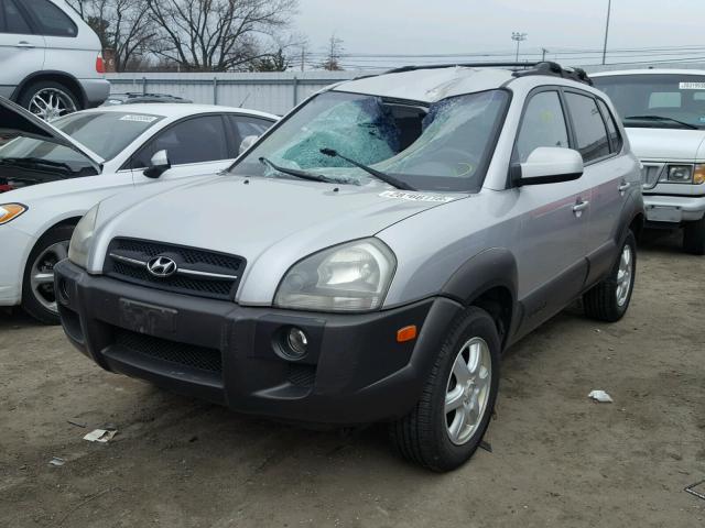 KM8JN72D65U106978 - 2005 HYUNDAI TUCSON GLS SILVER photo 2