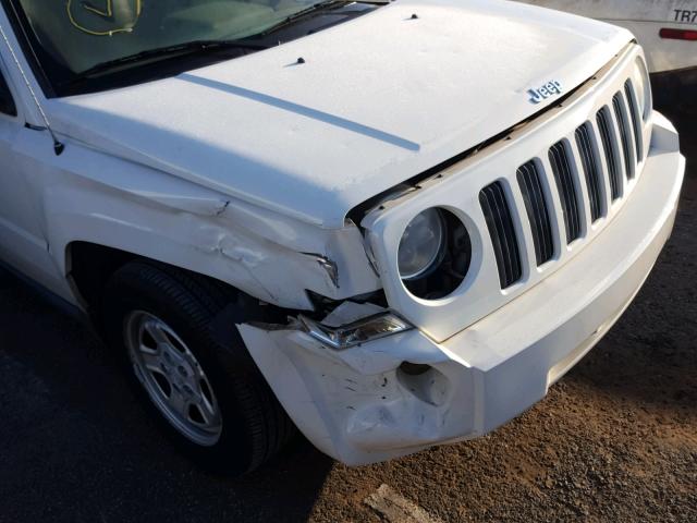 1J8FT28W88D551621 - 2008 JEEP PATRIOT SP WHITE photo 9