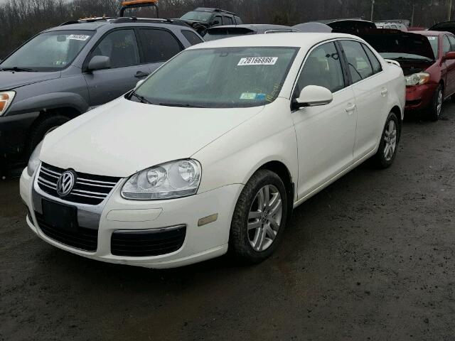 3VWRT71K45M622416 - 2005 VOLKSWAGEN NEW JETTA WHITE photo 2