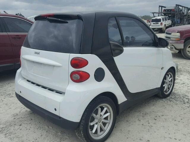 WMEEJ31XX9K271005 - 2009 SMART FORTWO PUR WHITE photo 4