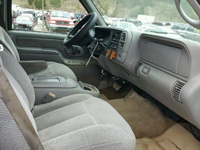 1GNFK16R6XJ509537 - 1999 CHEVROLET SUBURBAN K GRAY photo 5