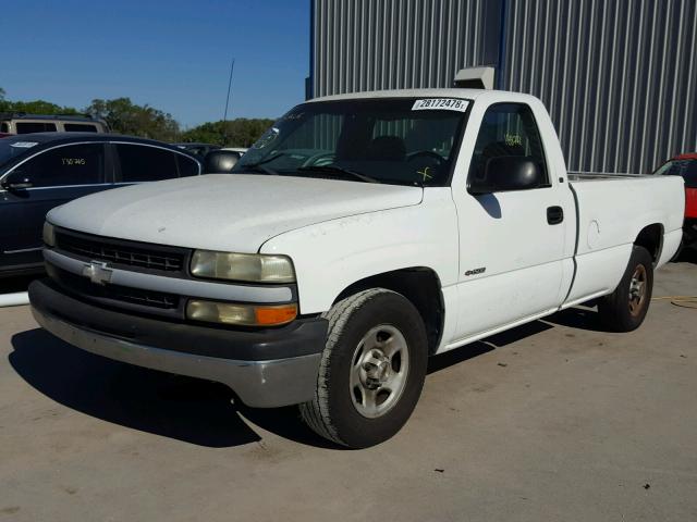 1GCEC14W42Z136891 - 2002 CHEVROLET SILVERADO WHITE photo 2