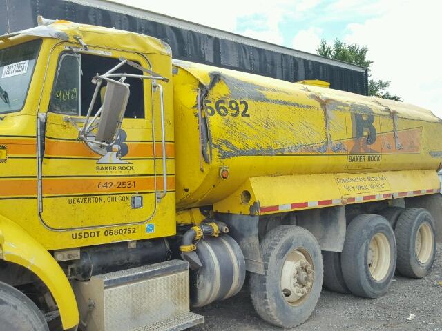 1NPNLD9X4YS521431 - 2000 PETERBILT 330 YELLOW photo 9