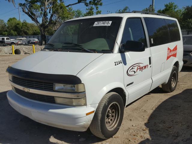 1GNDM19W11B155012 - 2001 CHEVROLET ASTRO WHITE photo 2