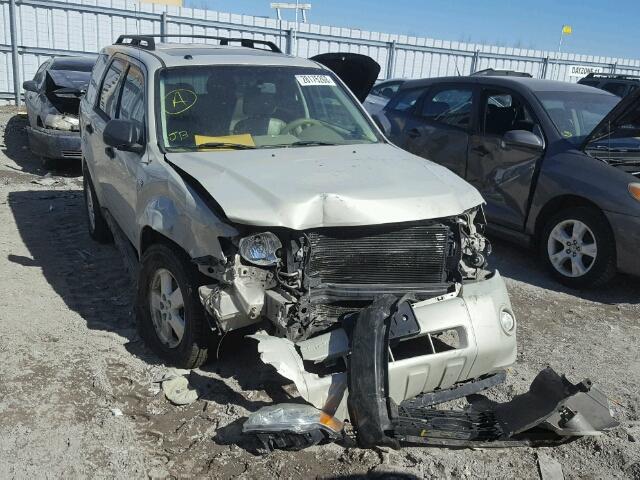 1FMCU03158KA35019 - 2008 FORD ESCAPE XLT WHITE photo 1