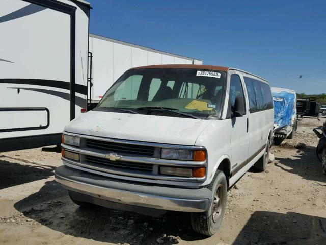 1GAHG39RXX1026894 - 1999 CHEVROLET EXPRESS G3 WHITE photo 2