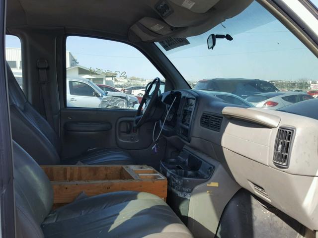 1GAHG39RXX1026894 - 1999 CHEVROLET EXPRESS G3 WHITE photo 5