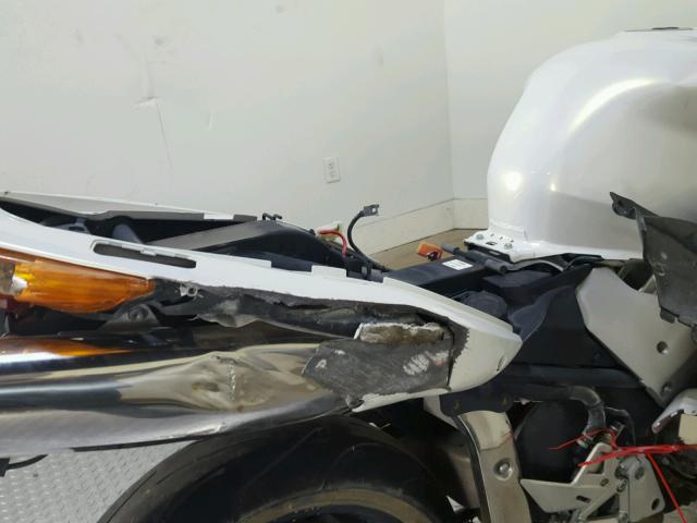 JH2RC46182M401255 - 2002 HONDA VFR800 WHITE photo 14