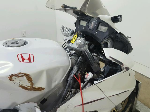 JH2RC46182M401255 - 2002 HONDA VFR800 WHITE photo 15