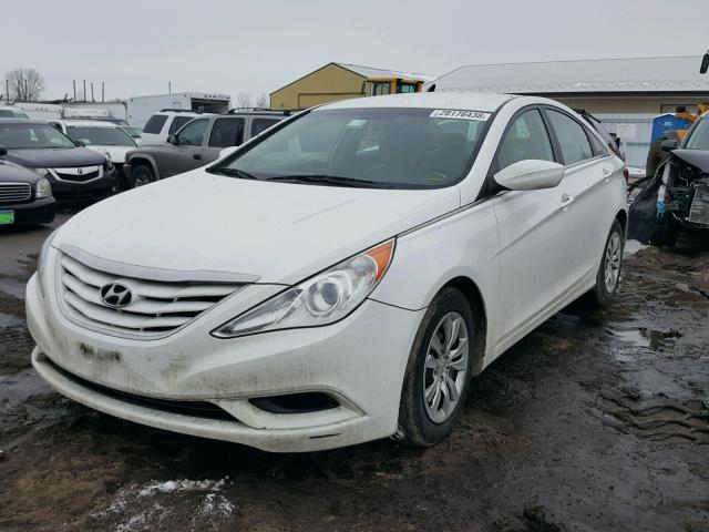 5NPEB4AC7BH055244 - 2011 HYUNDAI SONATA GLS WHITE photo 2