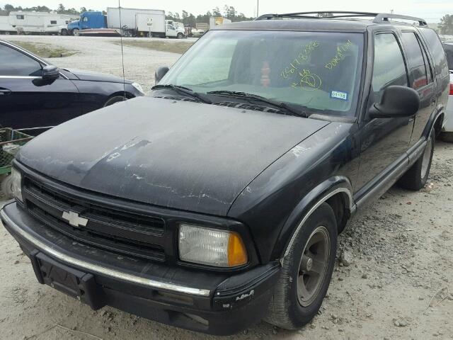 1GNCS13W3V2259663 - 1997 CHEVROLET BLAZER BLACK photo 2